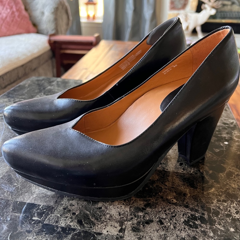 Earthies brand full leather platform heels